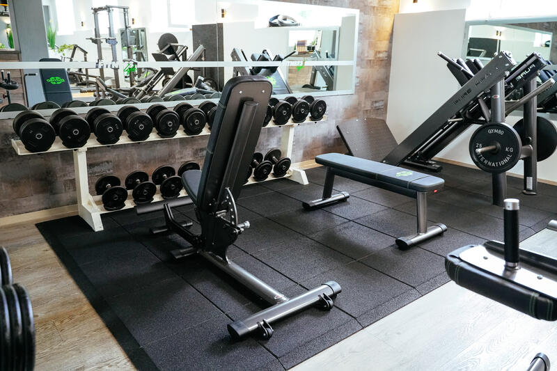 Freihantelbereich mit Kurzhanteln