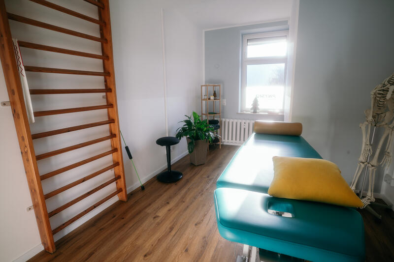 Therapieraum mit Sprossenwand